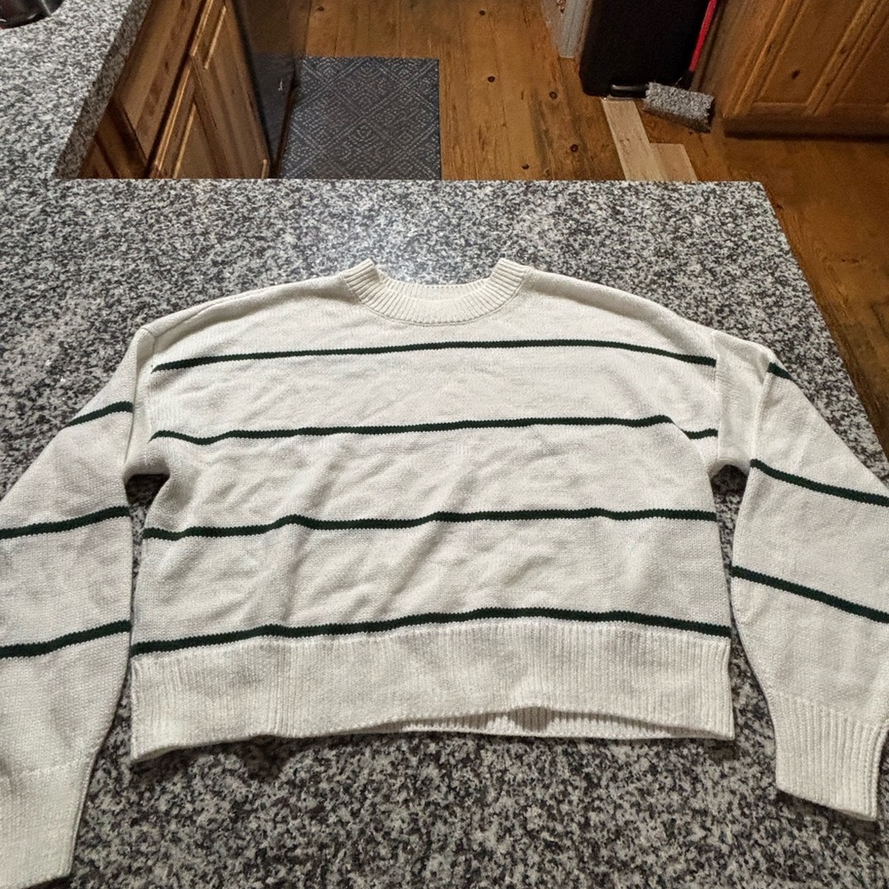 Hollister
Size:XS
Cropped sweater